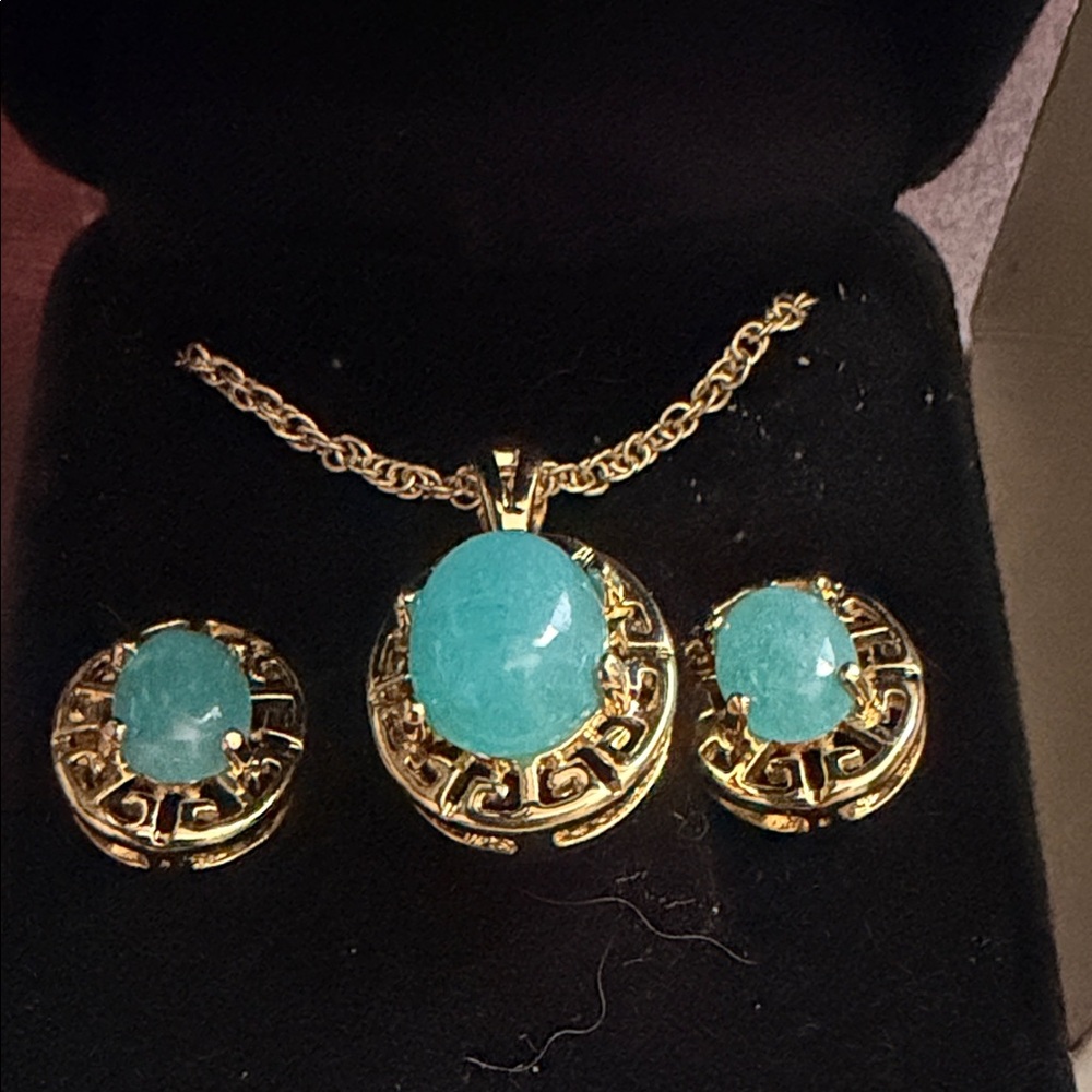 Jade Turquoise-Blue Cabochon Gold-Tone Necklace and Earring Set